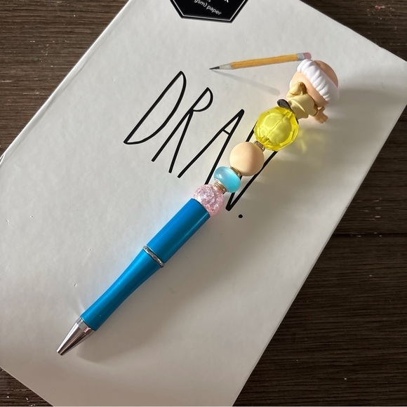 Disney Doorables: Cinderella: The King handmade beaded pen - Picture 3 of 3